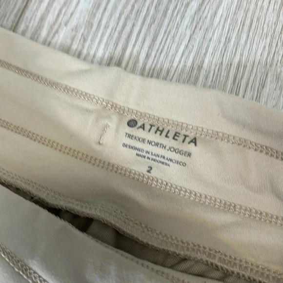 Athleta Trekkie North Jogger Pants Tan Khaki Women's Size 2 Active Athleisure - Picture 4 of 13